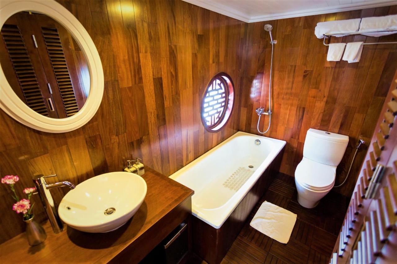 Le Journey Halong Bay Cruises Hotel ฮาลอง ภายนอก รูปภาพ