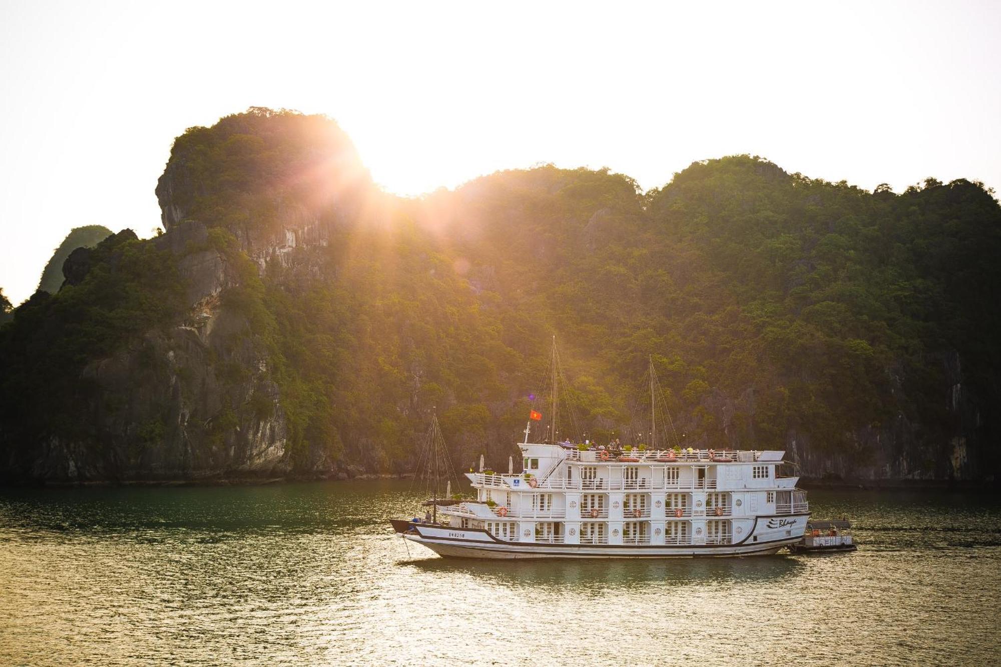 Le Journey Halong Bay Cruises Hotel ฮาลอง ภายนอก รูปภาพ